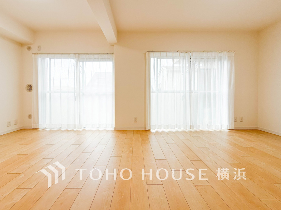 家族みんなが爽やかに健やかに過ごせるように、溢れる光をたっぷり取り込んだリビングダイニング。集いの場、憩いの場としての快適性を求めたやすらぎの空間です。
