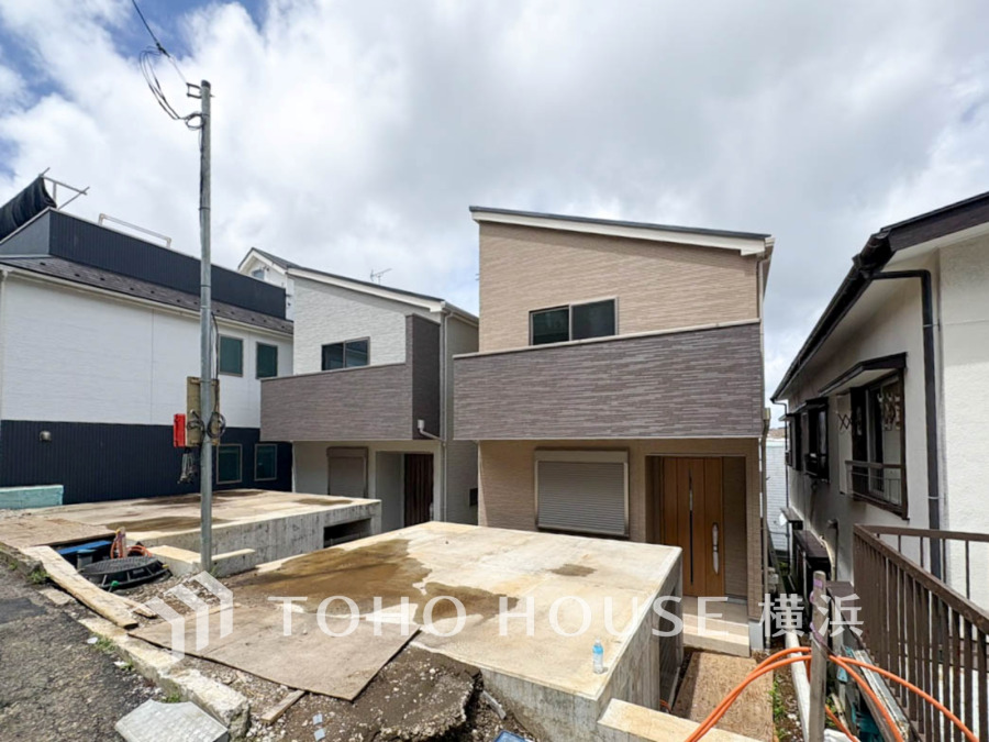 閑静な街並みに美しく調和しながら光放つ、上質で洗練された新たな価値を生み出す風景
