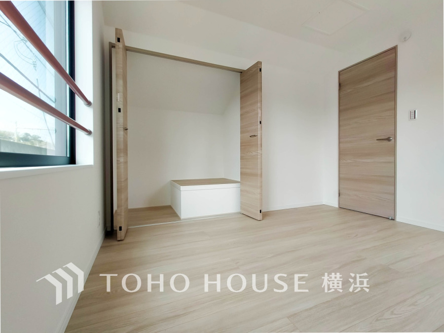 採光もアクセントの一つとして。プライベートルームにはやさしい光が射し込んでいて、この明るい好みの空間で読書をしたり、音楽を聞いたりと一人の時間も充実したものにできます。