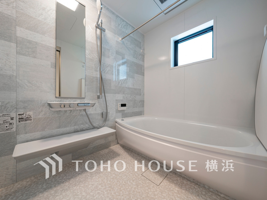 1日の疲れを取り心身を癒すことができる住まいの中のリラクゼーション空間、バスルーム。心からゆったりと寛いでいただけるよう、ゆとりのスペースを確保しています。