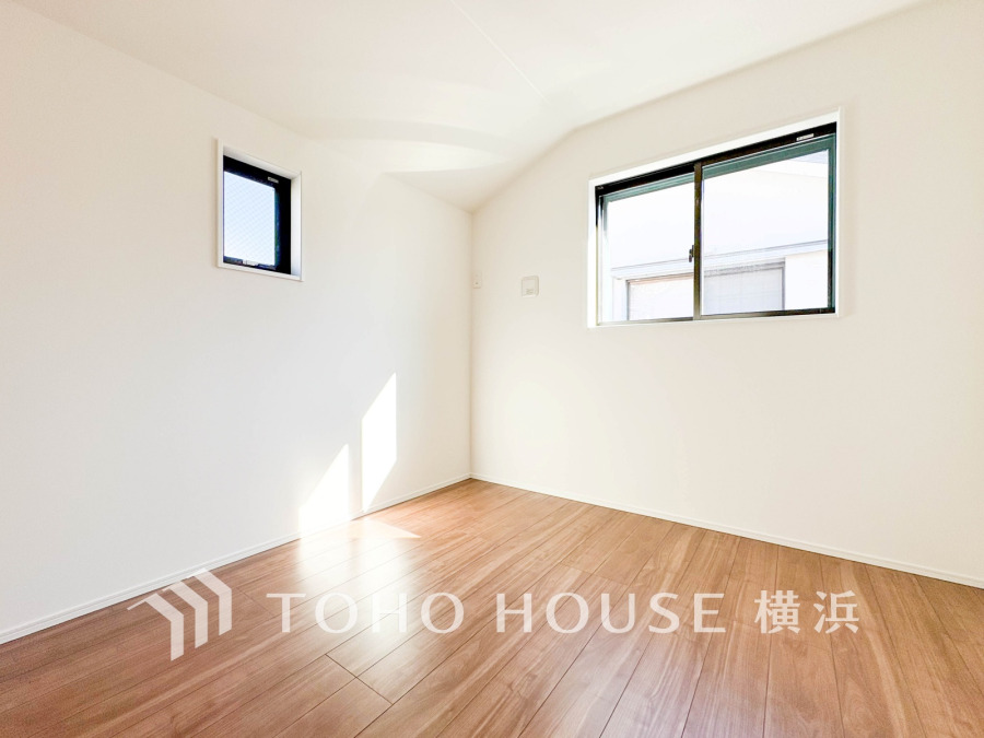 快適に過ごす条件は、一人ひとり違います。飾リ過ぎないシンプルな内装と偏り過ぎないデザインで統一しております。居住していく中でオーナー様だけの【マイホーム】に創り上げて下さい。