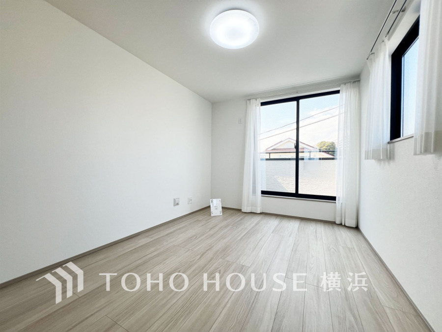 過ぎ行く時間をゆったりと感じることができる落ちついたプライベートルーム。リビングで楽しく過ごした後はゆっくり寛ぎの時間を満喫できます。静かな環境でリラックスタイムを愉しんで。