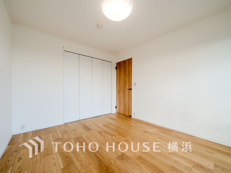 過ぎ行く時間をゆったりと感じることができる落ちついたプライベートルーム。リビングで楽しく過ごした後はゆっくり寛ぎの時間を満喫できます。静かな環境でリラックスタイムを愉しんで。