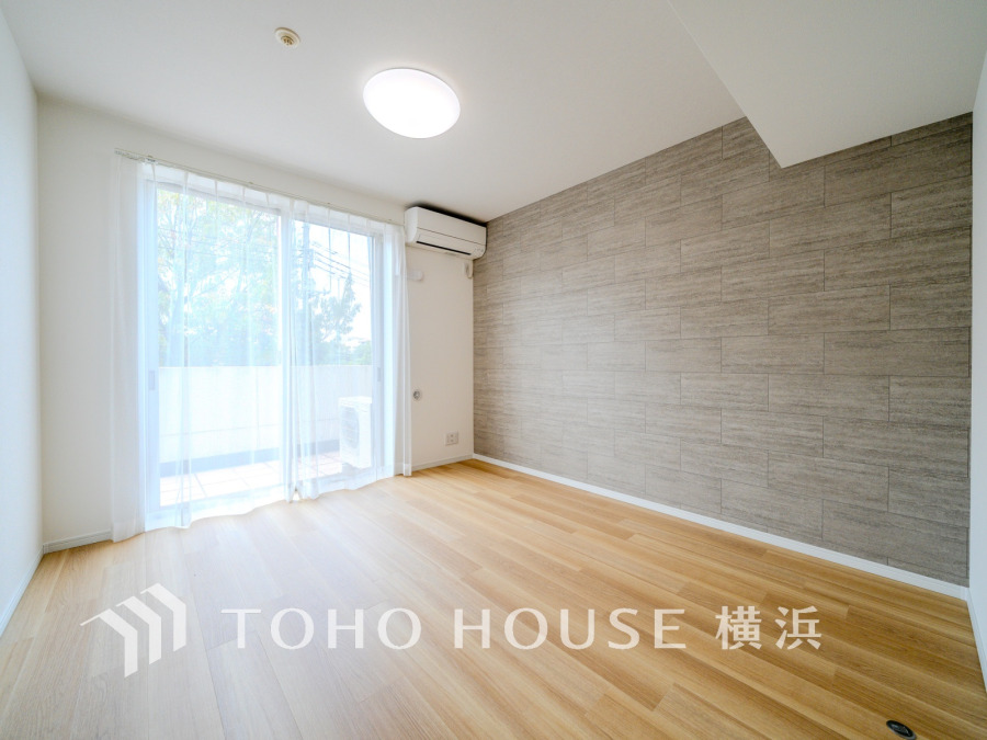 過ぎ行く時間をゆったりと感じることができる落ちついたプライベートルーム。リビングで楽しく過ごした後はゆっくり寛ぎの時間を満喫できます。静かな環境でリラックスタイムを愉しんで。