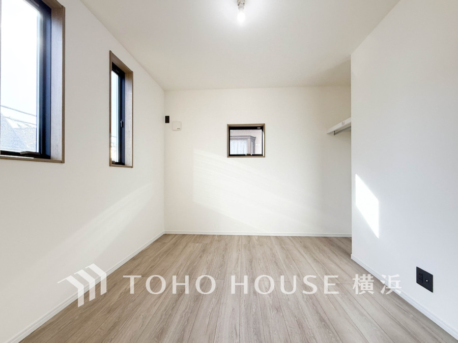 快適に過ごす条件は、一人ひとり違います。飾リ過ぎないシンプルな内装と偏り過ぎないデザインで統一しております。居住していく中でオーナー様だけの【マイホーム】に創り上げて下さい。