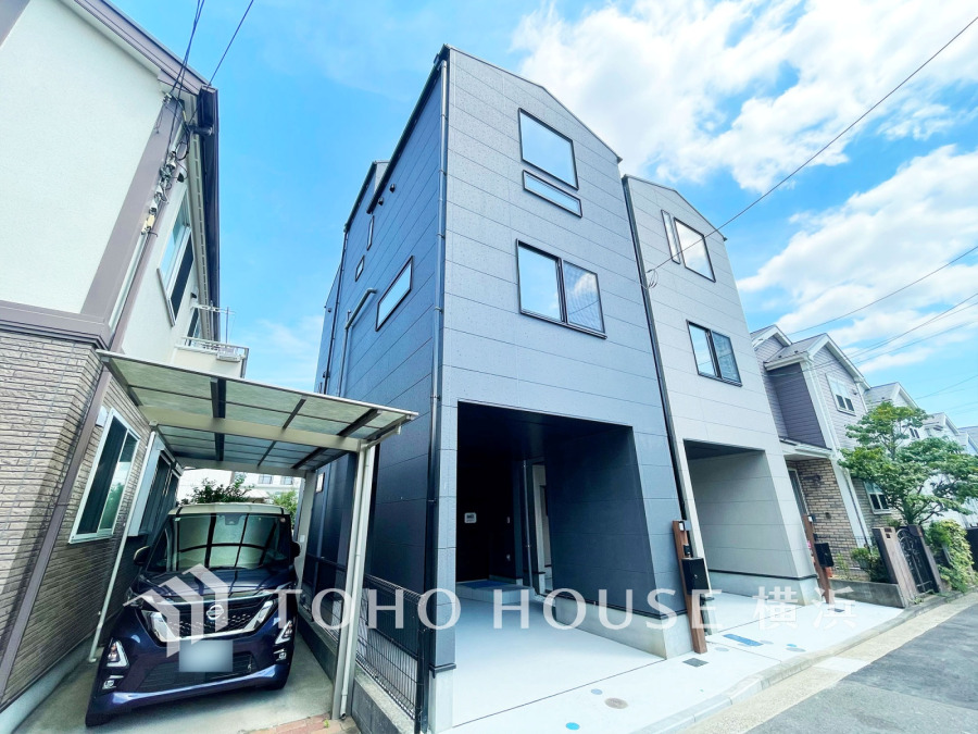 街に溶け合う美しい景観を生み出しているにも関わらず、採光や風通しを考えて設計された間取り。外観だけでなく、そこに住まうご家族の心地よさが最優先されますように。 