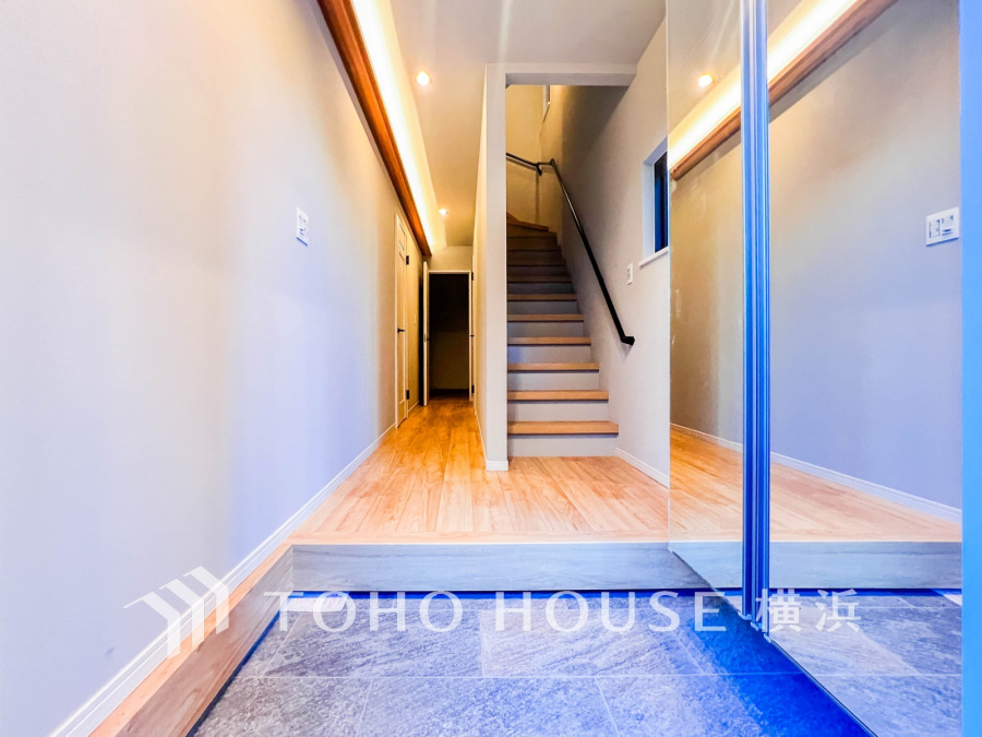 清潔感溢れる玄関がお出迎えする本邸宅の物語は、ここから始まる日常を期待させます。この場所には「希望」と「優越」で包み込んでくれる「特別」な空間があります。