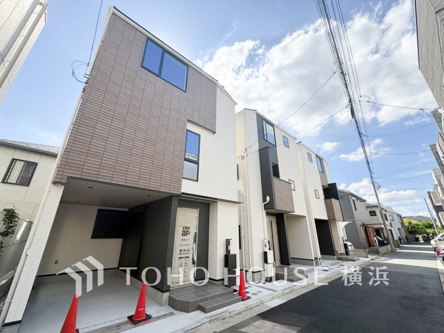 住む人を映し出す洗練された佇まいは、いつまでも輝き続けながらいつしか街の風景に溶け込んでいきます。