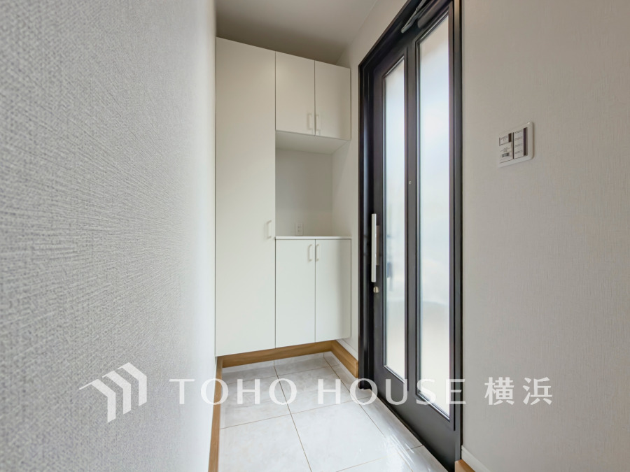 居住者の帰り、訪れる方を優しく迎え、やすらぎに満ちた生活空間を予感させる。健やかな暮らしを楽しめそう。