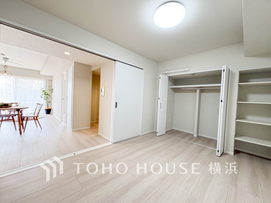 リビングに隣接した洋室は、引き戸を開け放してLDK空間を共有しながら開放的に使うこともできます。
