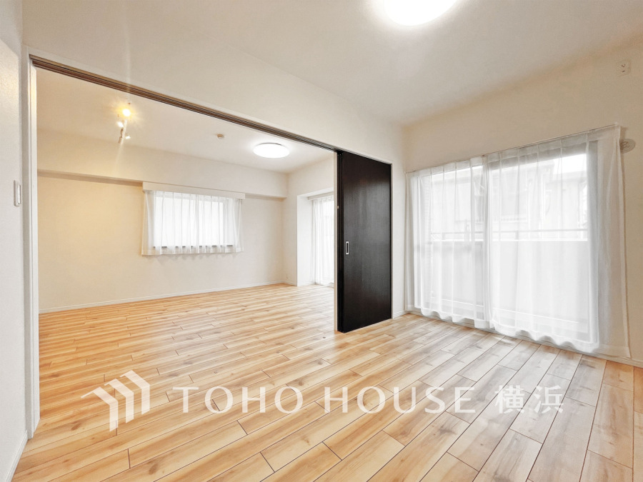 リビングに隣接した洋室は、引き戸を開け放してLDK空間を共有しながら開放的に使うこともできます。
