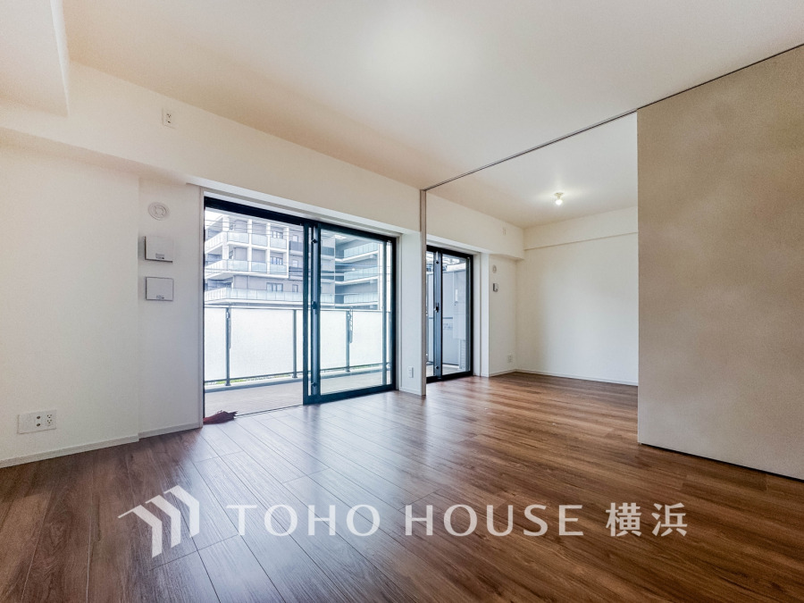 東南向きのLDKは明るい空間。家族やお客様との時間など、多くの時を刻む空間。何気なく過ぎる時でさえも上質なひと時となる快適な空間を目指して。