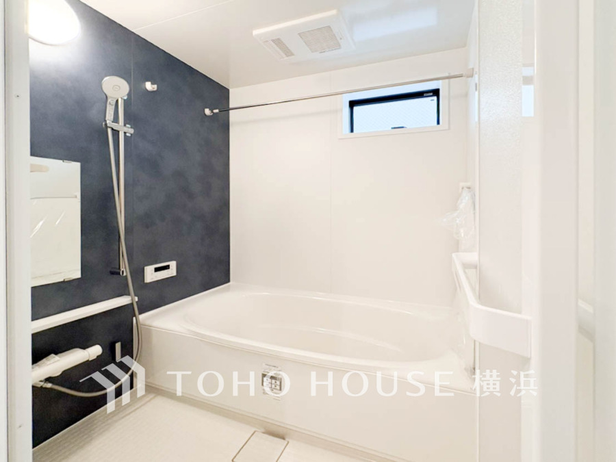 掃除のしやすさ・収納の便利さなど、おふろを使う人、お手入れする人、みんなにとっての「しあわせ性能」を追求したバスルームを採用いたしました。