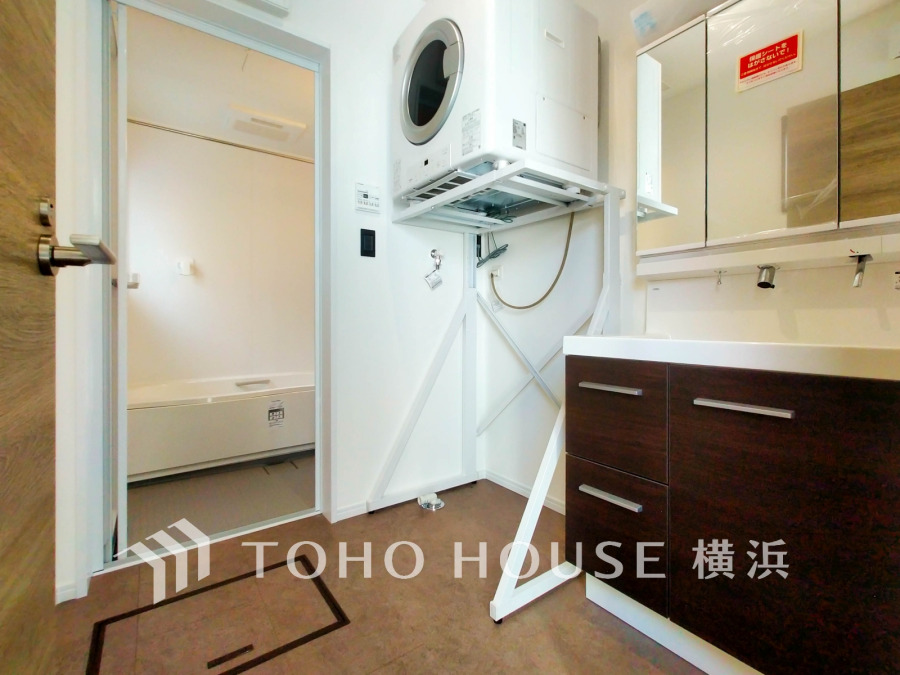 清潔感のある洗面＆バスルーム。多彩な機能が備えられたリフレッシュ空間です。
