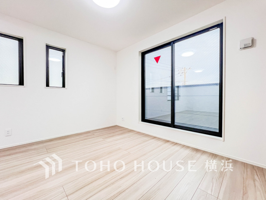 快適に過ごす条件は、一人ひとり違います。飾リ過ぎないシンプルな内装と偏り過ぎないデザインで統一しております。居住していく中でオーナー様だけの【マイホーム】に創り上げて下さい。