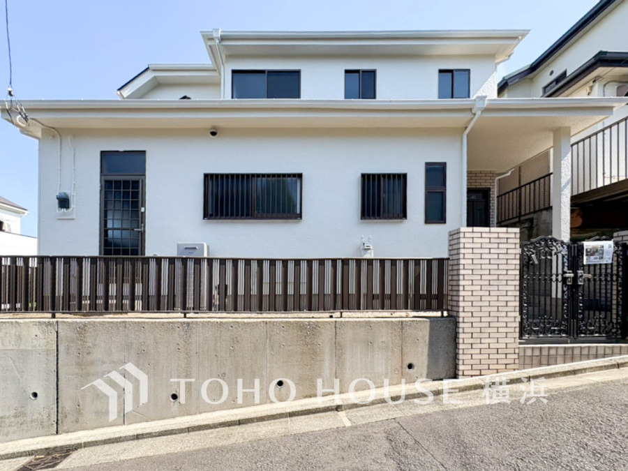 街に溶け合う美しい景観を生み出しているにも関わらず、採光や風通しを考えて設計された間取り。外観だけでなく、そこに住まうご家族の心地よさが最優先されますように。 