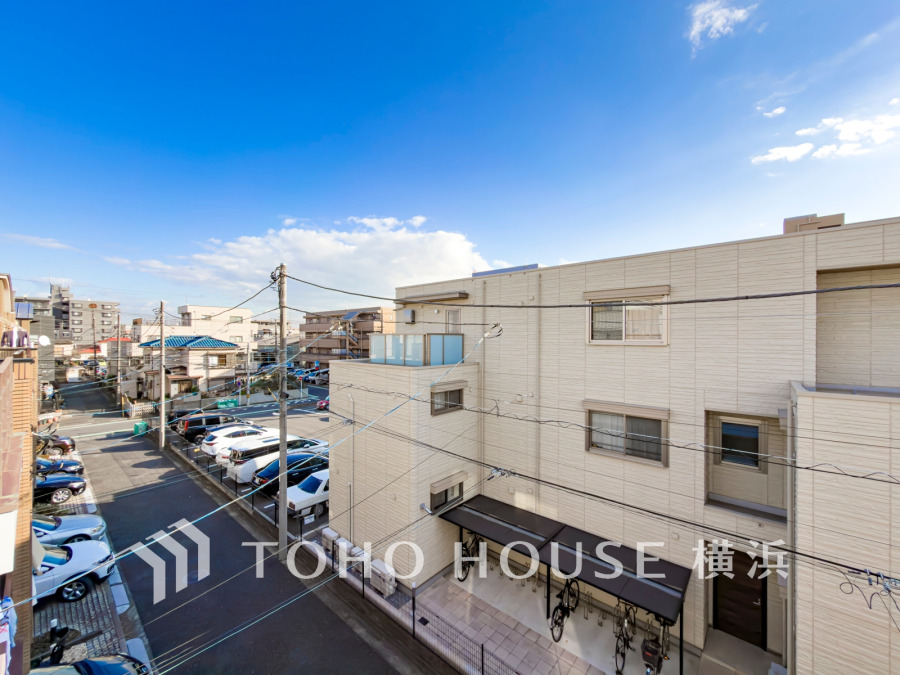 手を伸ばせば、ふれることが出来そうな環境が、そのままインテリアになったような印象です。その豊かな眺望にふさわしい空間には、通風・採光にも優れ、心地よい光と風があふれています。