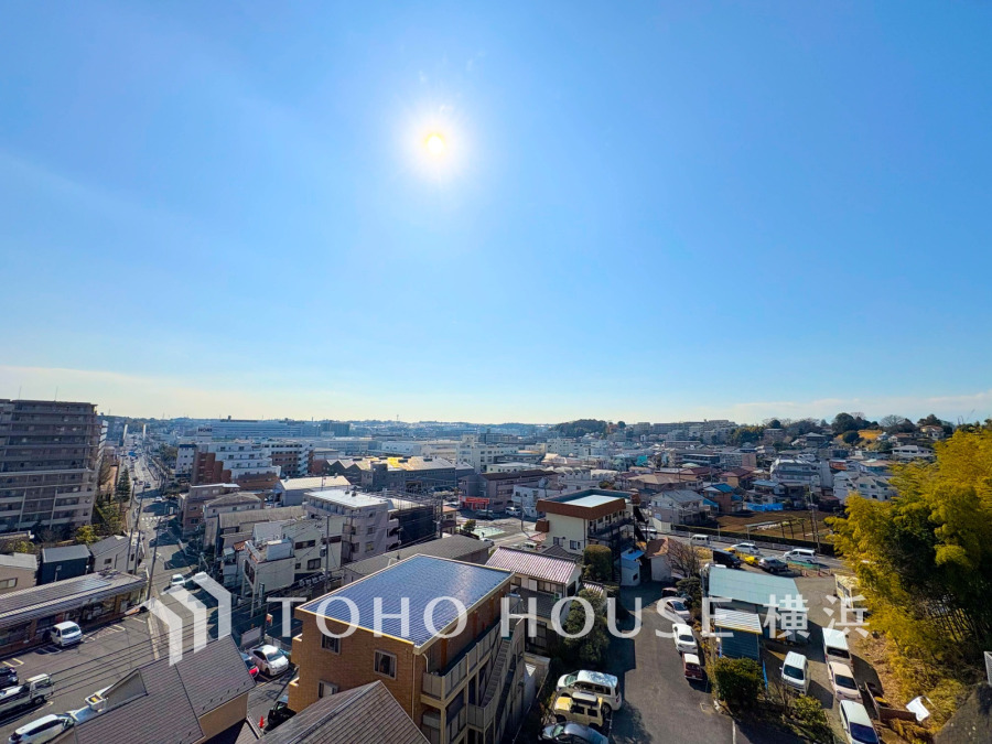 のびやかな眺望の広がる開放的な住環境。爽やかな風を感じ、暖かな光を浴びて、快適な暮らしをここから。
