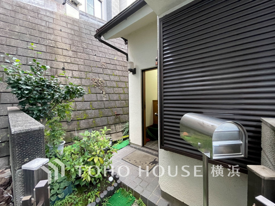 居住者の帰り、訪れる方を優しく迎え、やすらぎに満ちた生活空間を予感させる。健やかな暮らしを楽しめそう。