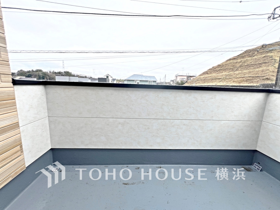 太陽に愛された邸は、陽当り・通風に優れた魅力的で快適さを追求した邸宅でした。ここに住むからこそ意味がある。