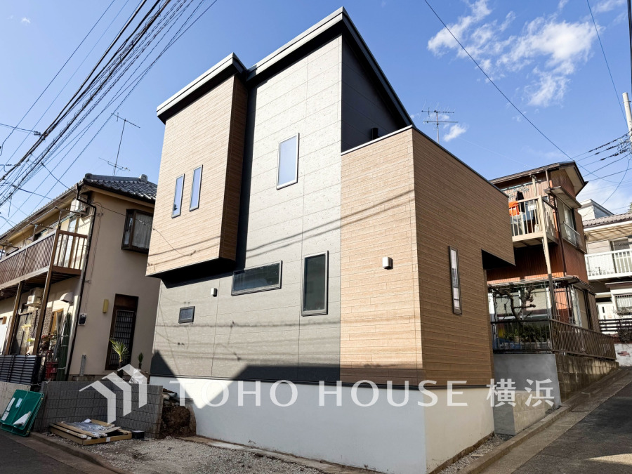 爽やかな青空の下に贅沢なほどに降り注ぐ陽光、豊かな居住性と、クオリティが見事に調和した住空間は、住まうことの喜びを感じさせてくれます。