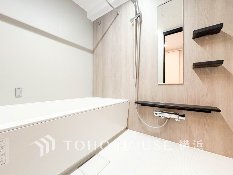 掃除のしやすさ・収納の便利さなど、おふろを使う人、お手入れする人、みんなにとっての「しあわせ性能」を追求したバスルームを採用いたしました。