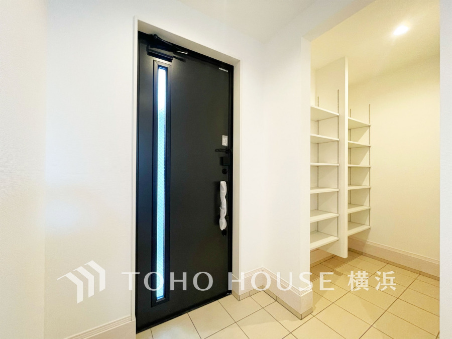 収納力の豊富なSICを設置した玄関スペース。ゆとりある空間は上質な生活空間を予感させます。
