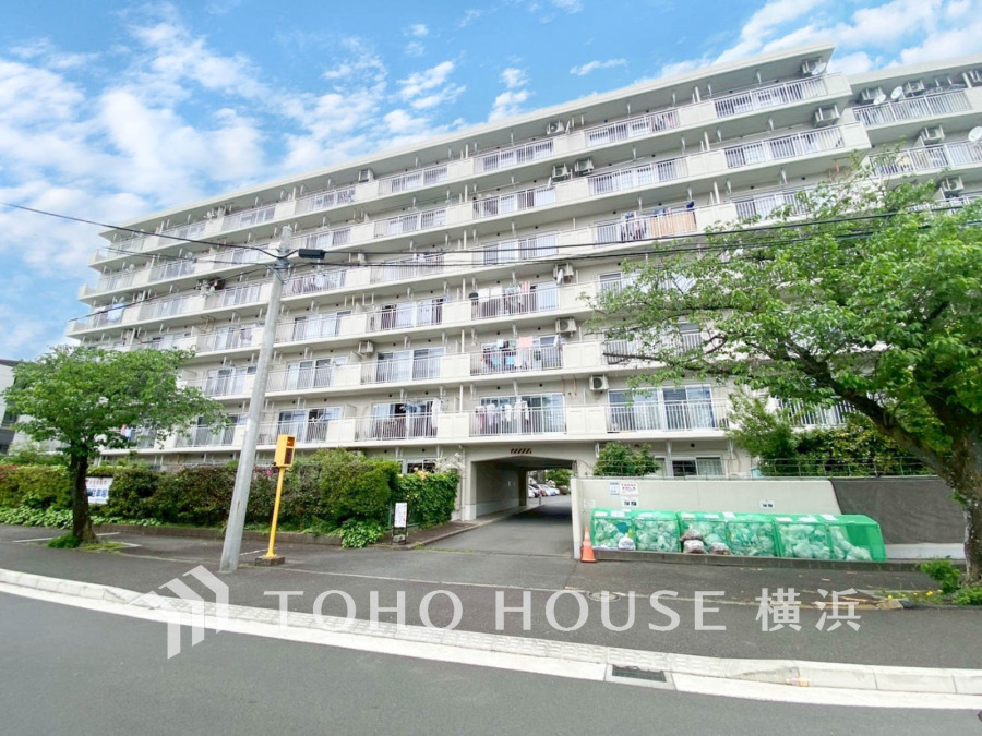 穏やかな風と陽光を導き、プライバシーに配慮された設計プランを採用し、居住性を一段と心地よいものにしています。