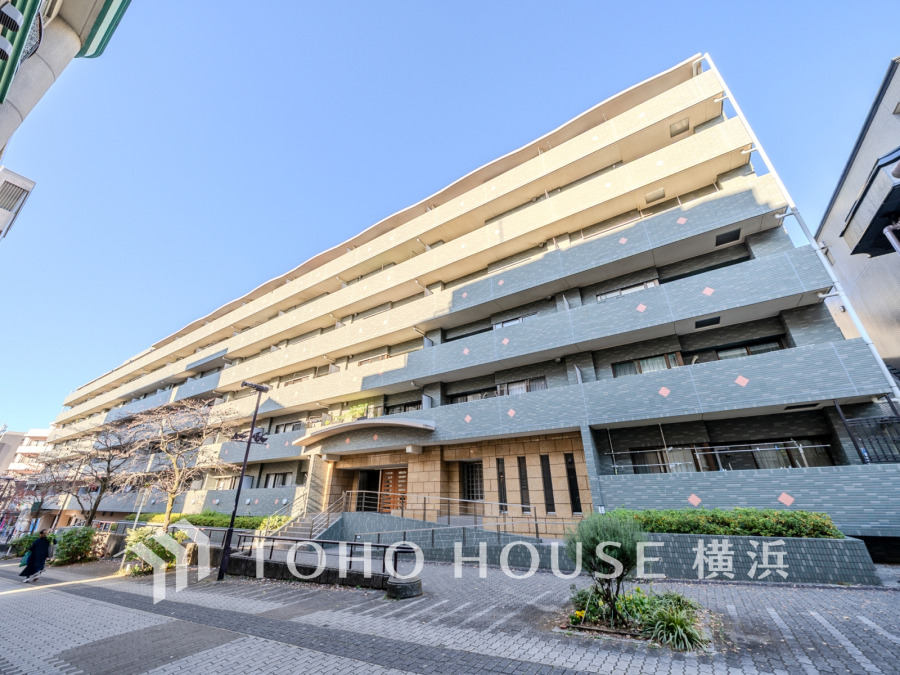 駅前の利便を享受する暮らしやすさが魅力の好立地マンションです。
