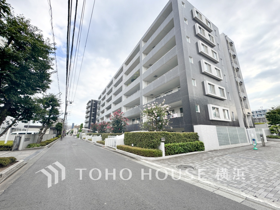 街に溶け合う美しい景観を生み出しているにも関わらず、採光や風通しを考えて設計された間取り。外観だけでなく、そこに住まうご家族の心地よさが最優先されますように。 