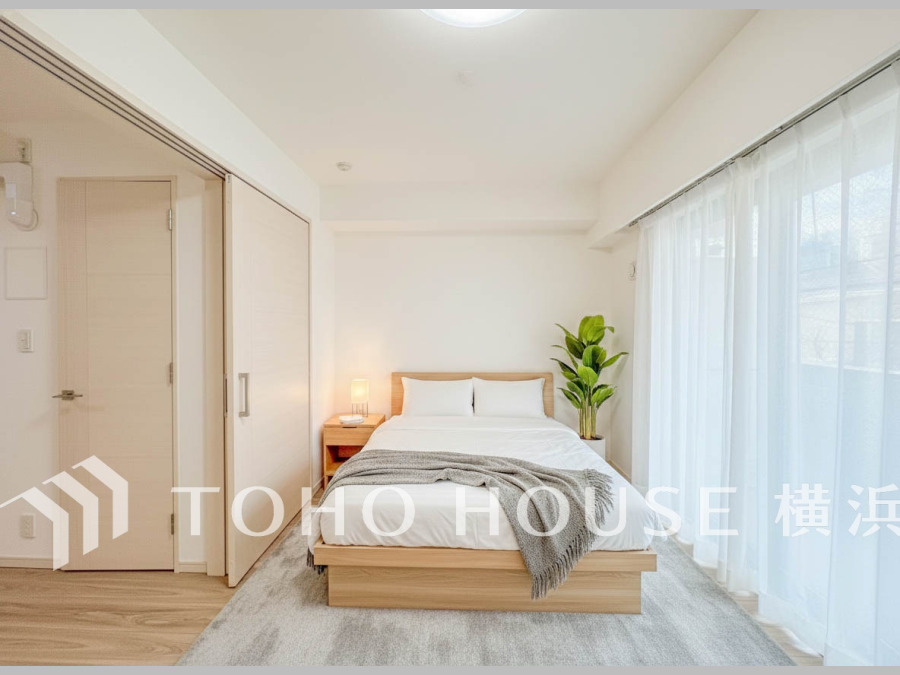 快適に過ごす条件は、一人ひとり違います。飾リ過ぎないシンプルな内装と偏り過ぎないデザインで統一しております。居住していく中でオーナー様だけの【マイホーム】に創り上げて下さい。（家具はAI加工です）