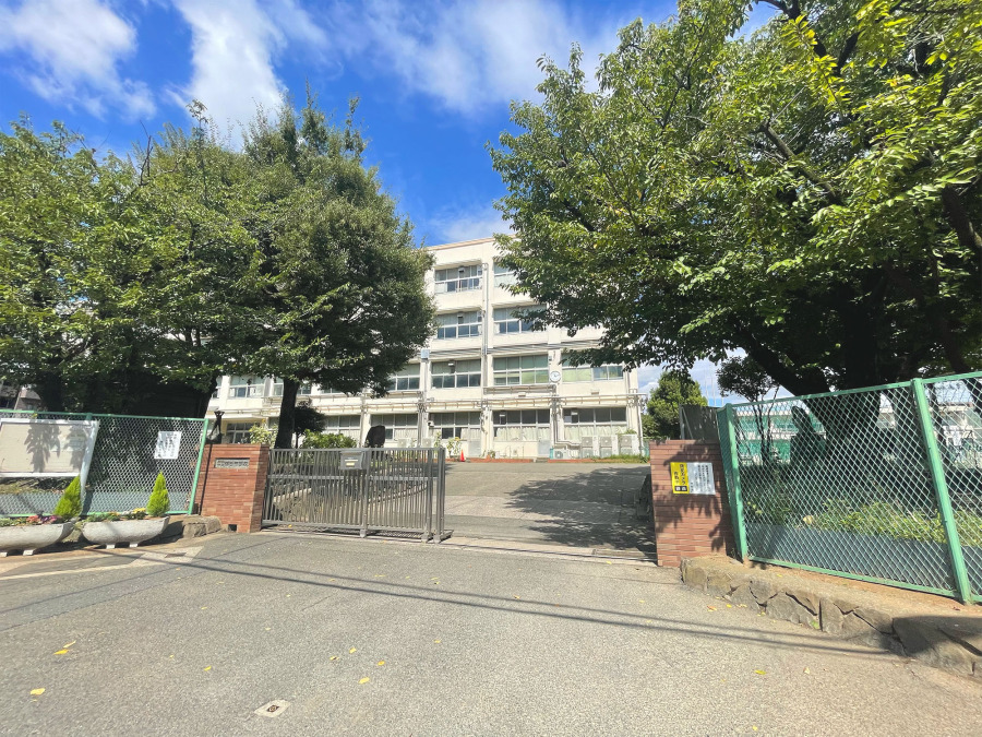 横浜市立樽町中学校　約2000ｍ