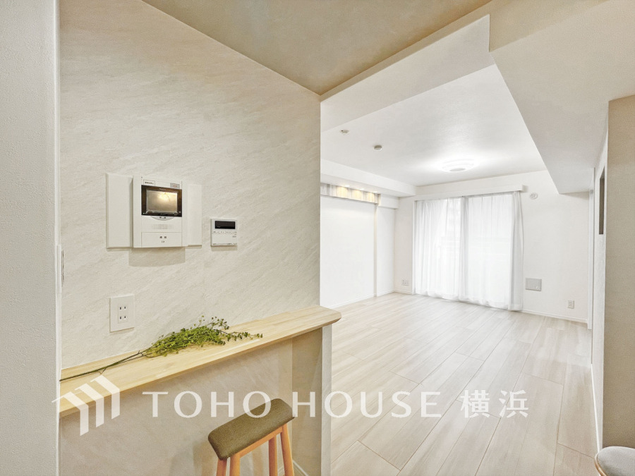 家族と過ごすひと時を溢れる光が優しく包み込むリビングダイニング。家族とともに、心穏やかに過ごすひととき。家族との時間、自分の時間を大切にできる空間がここにあります。