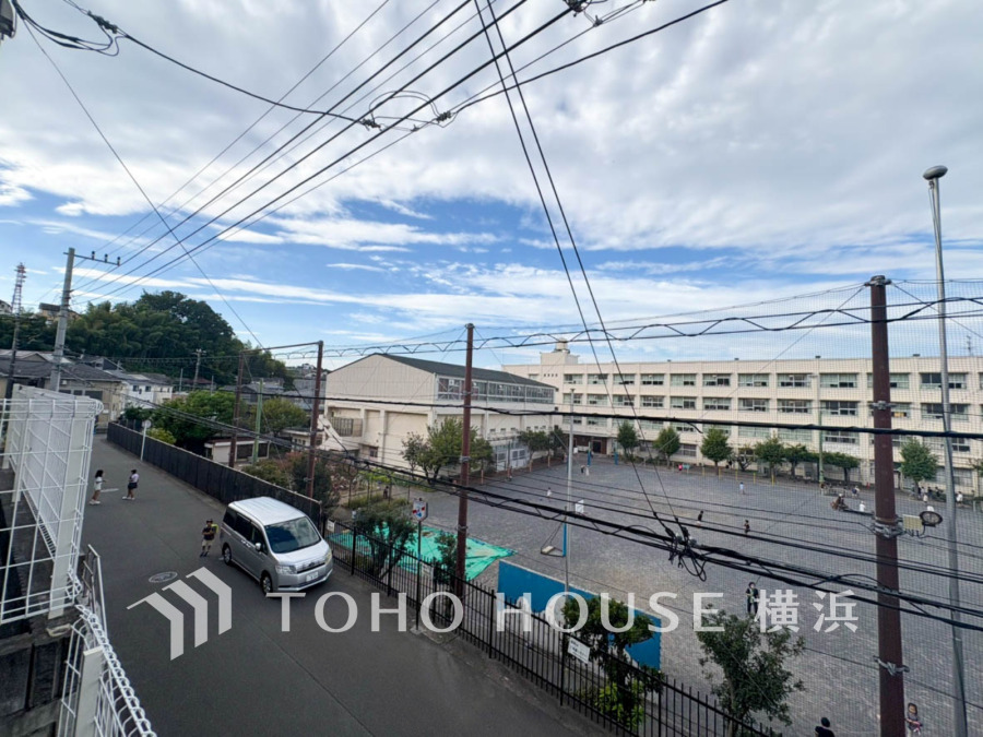 この開放感ある眺望と共に閑静な住宅街の季節感を演出する四季折々の変化を楽しめる心地よい場所となることでしょう