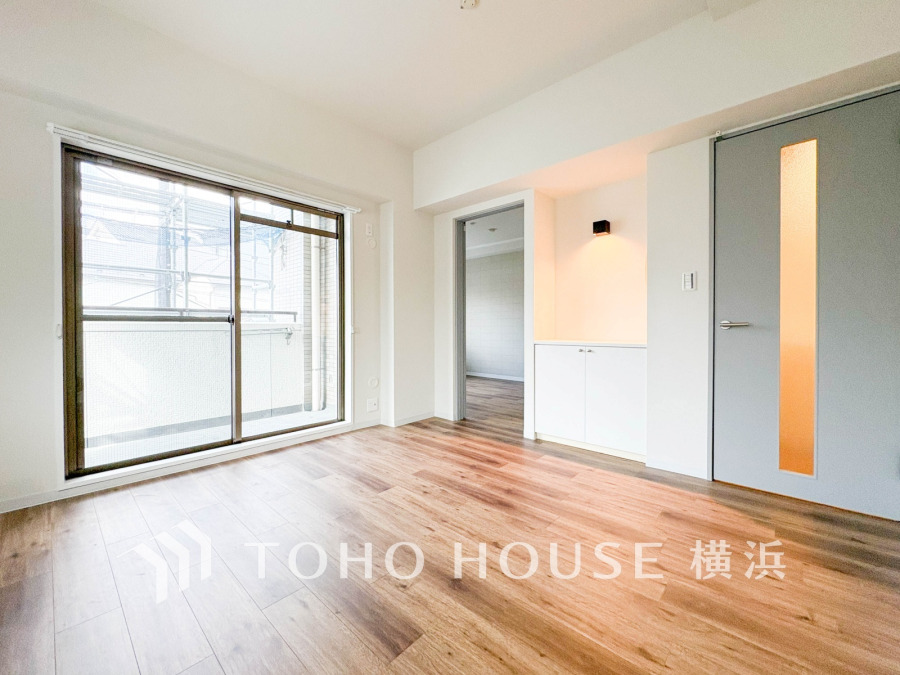 ここにはみんなが集い、食事と楽しい会話が始まる。話に夢中になりすぎて、ついつい時を忘れてしまう。そんな束の間の幸せを感じさせてくれる場所。