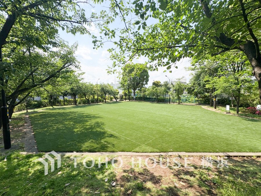 【敷地内公園】ビッグコミュニティは住まいのみならず、街並みを形成する。綺麗に整備された植栽と、優れたデザイン性を誇る中庭が、暮らしに上質な快適性を齎してくれます。