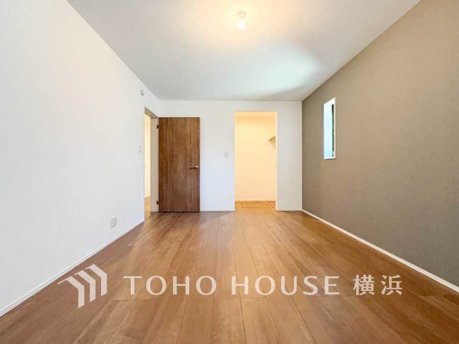 穏やかな風と陽光を導き、プライバシーに配慮された設計プランを採用し、居住性を一段と心地よいものにしています。明るく開放的な空間を演出しております。