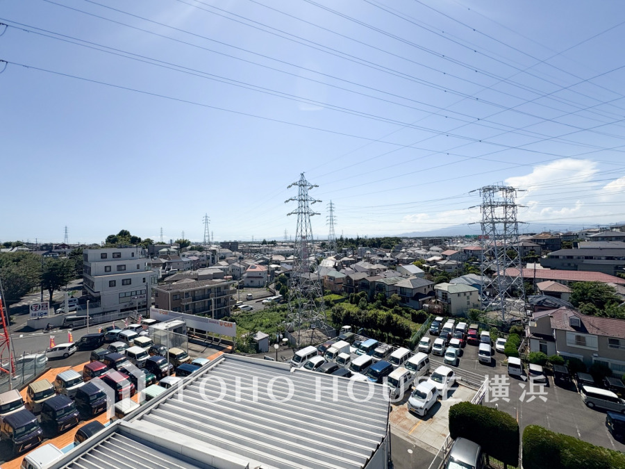 開放感があり、遮るものもなく気持ちのいい景色が広がります。お部屋にも爽やかな風と暖かく柔らかな日差しが差し込み、毎日の暮らしを豊かに彩ります。