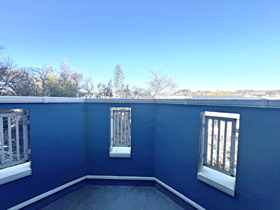 開放感いっぱいの眺望と共に光と風を享受するバルコニー。緑豊かな景観を眺めることができます。