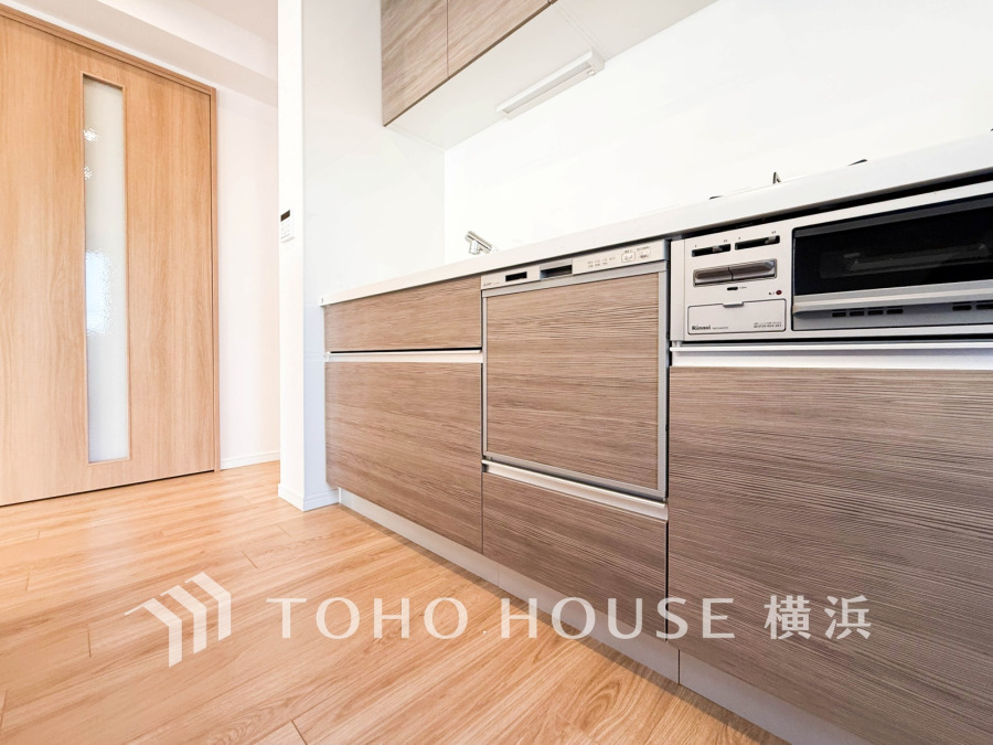 新規交換されたキッチンは、食洗機・浄水器付き。美しさと機能性が一つになったキッチンです。
