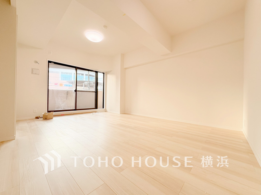 やわらかな陽射しがふりそそぎ、室内に開放感と爽快感をもたらします。
