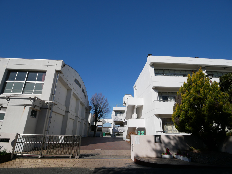 横浜市立東永谷中学校まで  約650m