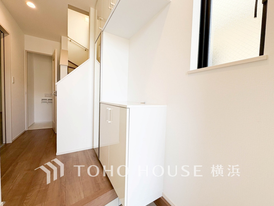 居住者の帰り、訪れる方を優しく迎え、やすらぎに満ちた生活空間を予感させる。健やかな暮らしを楽しめそう。