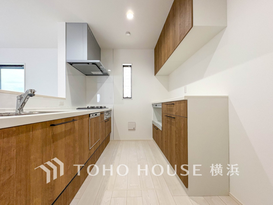 誰もが使いやすいデザインにこだわったキッチン。プライベートスペースを彩るインテリアとしての美と、快適な日常を支える機能性と強さがひとつになったキッチンです。