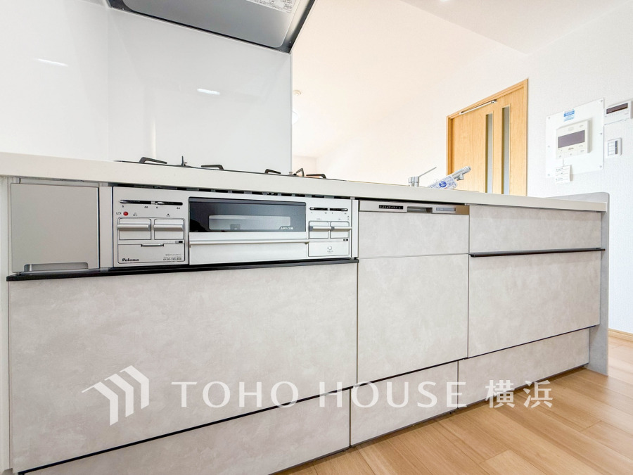 長い時間滞在するキッチンだからこそ、食事の準備を楽しい時間に、忙しい時でもスムーズに無駄なく作業できる、お手入れも簡単にできるなど、毎日を楽しくするキッチンスペースに仕上げました。