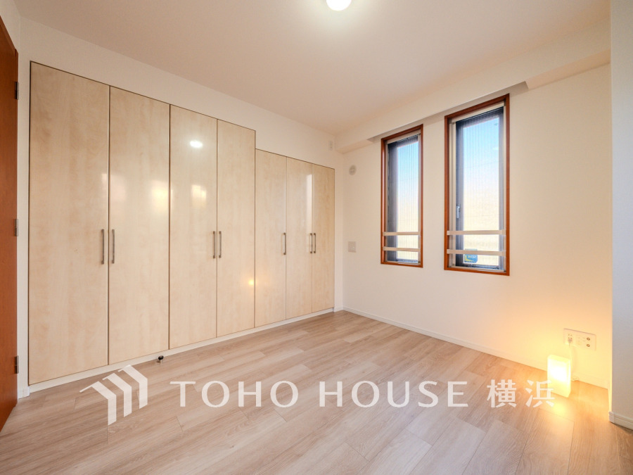 ゆとりと収納を確保した洋室。自分時間を充実させながら心豊かなひとときを過ごすための大切な空間です。
