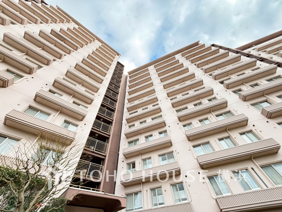 14階建てマンションの7階部分。新規リノベーションされた綺麗なお住まいです。