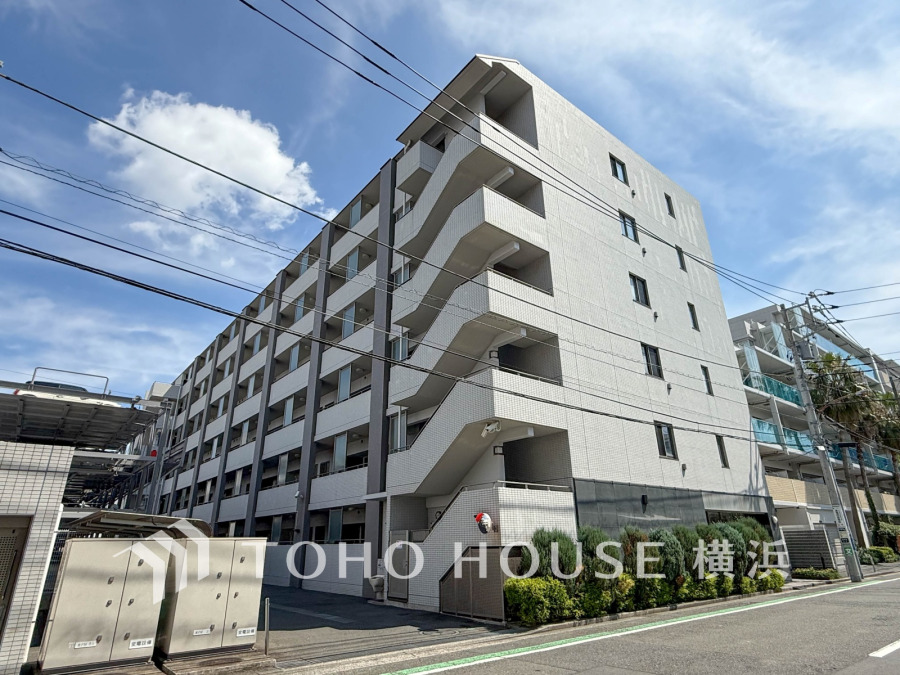 駅やお買い物施設が身近で、陽当り良好のマンションです。ペットと暮らせるお住まいです。
