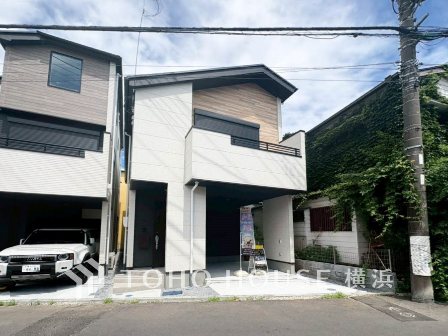 爽やかな青空の下に贅沢なほどに降り注ぐ陽光、豊かな居住性と、クオリティが見事に調和した住空間は、住まうことの喜びを感じさせてくれます