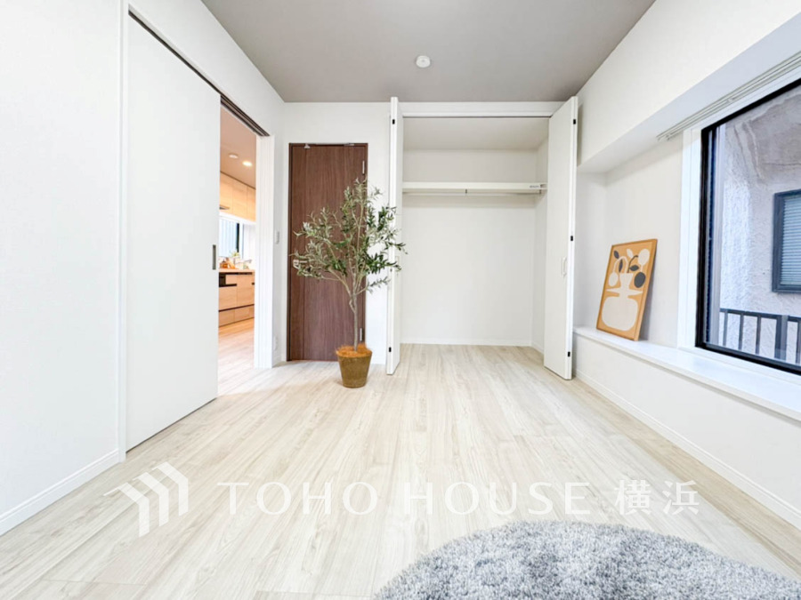 快適に過ごす条件は、一人ひとり違います。飾リ過ぎないシンプルな内装と偏り過ぎないデザインで統一しております。居住していく中でオーナー様だけの【マイホーム】に創り上げて下さい。